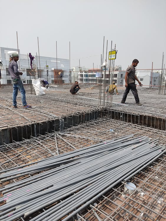 Experienced roofers working on the construction of a commercial building roof. Get your free estimate today.