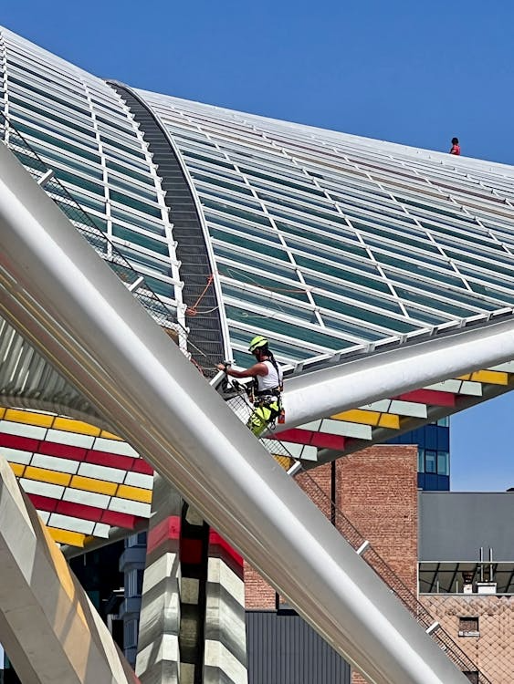 A certified roofing expert repairing a commercial roof. Reach out to us today for a free estimate.